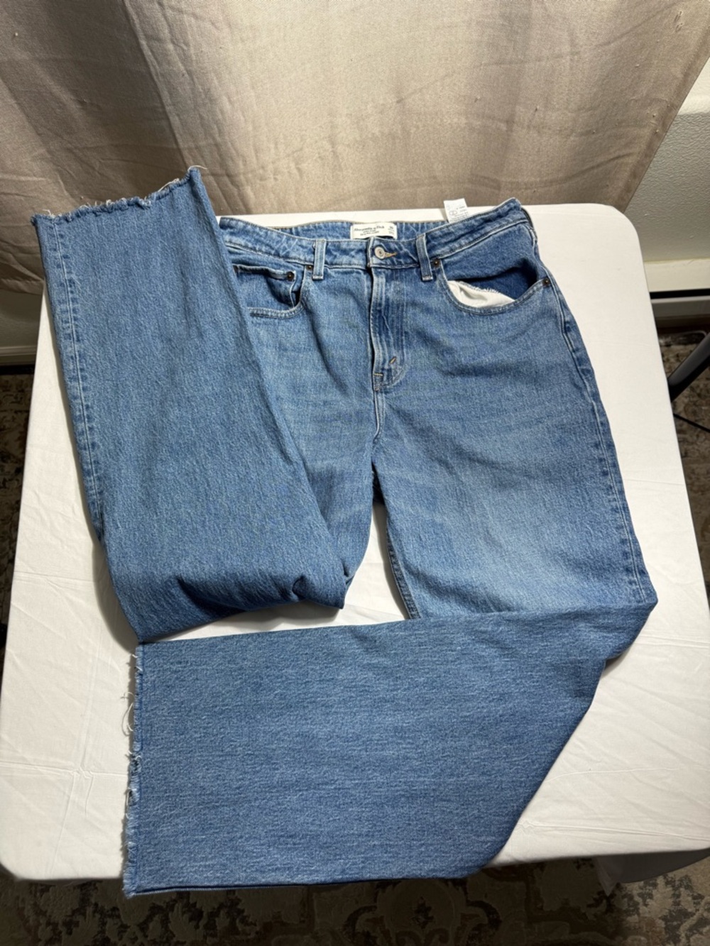 Abercrombie & Fitch Women's '90s Relaxed High Rise Jeans Blue Size 30 Cut Hem